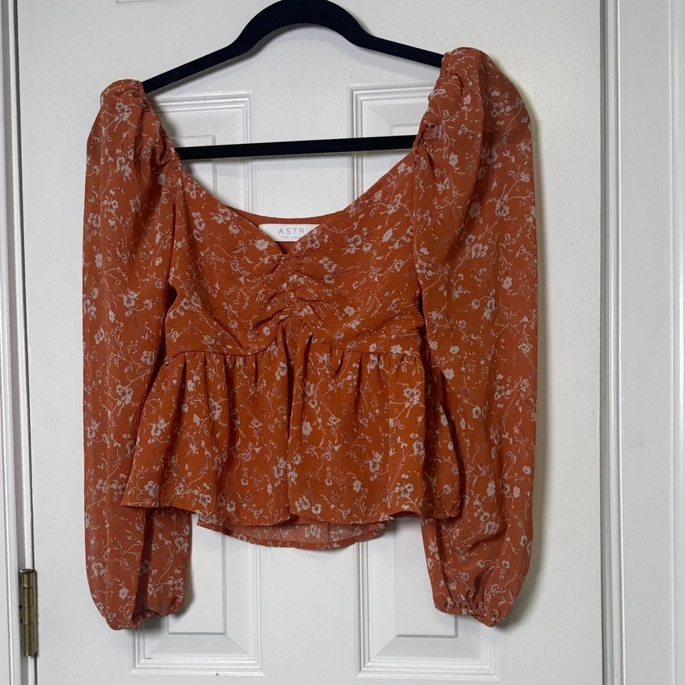 ASTR The Label Rust Floral Sweetheart Peplum Top XS Long Sleeve Ruched Blouse